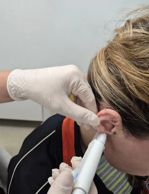 servicio de colocacion de pendientes en farmacia farmatrave156 en vigo